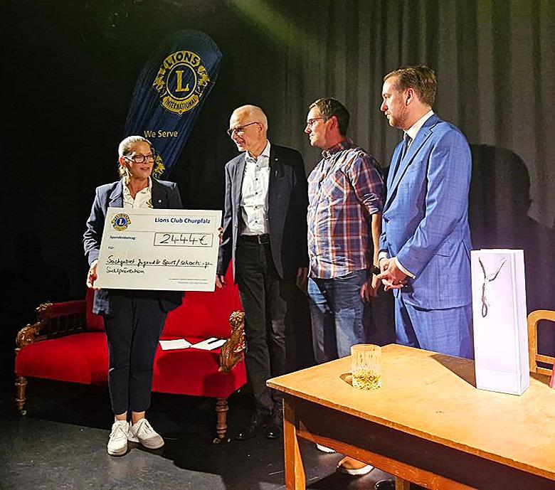 Spendenübergabe Benefizlesung Born to be Wild(e) mit Andreas Sturm